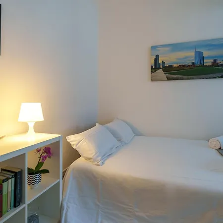 5' From Navigli: Wi-fi, Comfort E Relax Милан